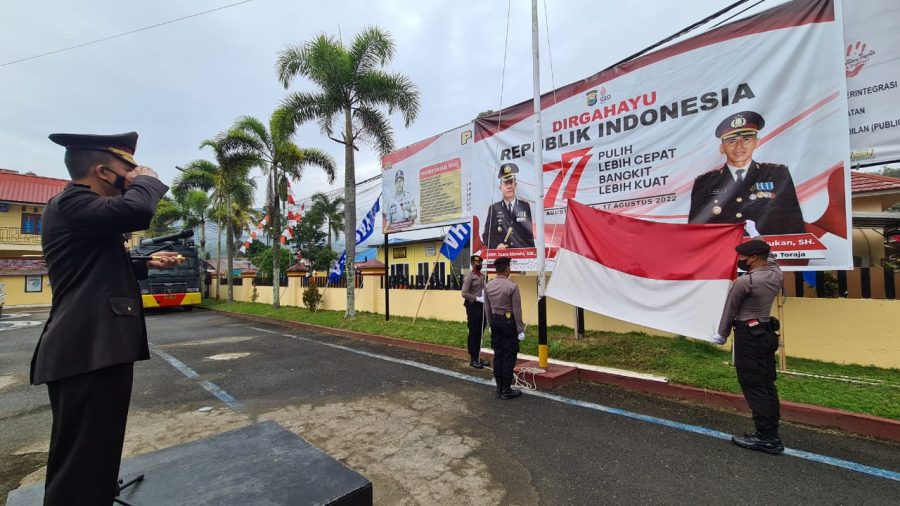 Personil Polsek Sangalla Pengamanan Perayaan Hari kemerdekaan KE-77 RI