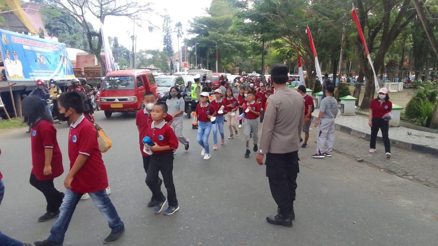 Personil Polsek Mengkendek Pengamanan Waega ODGJ