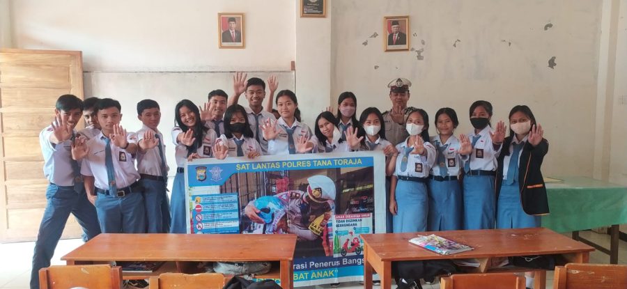 Antisipasi Gangguan Kamtibmas, Personil Polsek Mengkendek Lakukan Patroli Blue Light