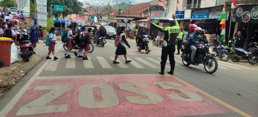 Antisipasi Gangguan Kamtibmas, Personil Polsek Mengkendek Lakukan Patroli Blue Light