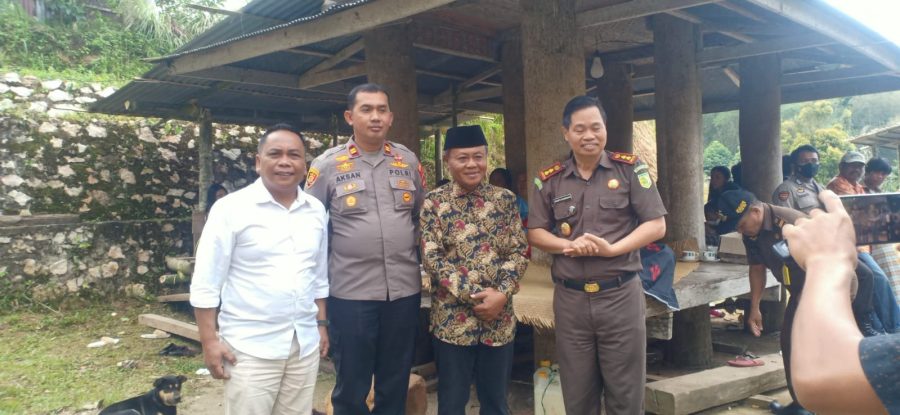 Bhabinkamtibmas Polsek Makale Pengamanan upacara adat kematian (rambu solo’)