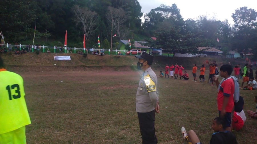 Bhabinkamtibmas Polsek Makale Pengamanan upacara adat kematian (rambu solo’)