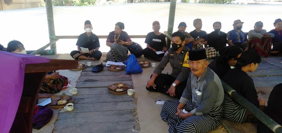 Bhabinkamtibmas Polsek Makale Pengamanan upacara adat kematian (rambu solo’)