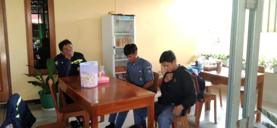 Jaga Perbatasan, TNI – POLRI Pengamanan Pos Penanganan Wabah PMK