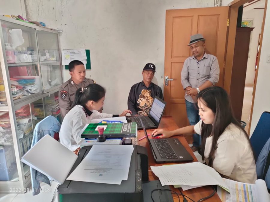 Bhabinkamtibmas Polsek Saluputti Sambangi Wilayah Binaan