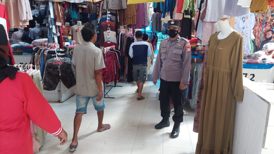 Rutinitas Personil Polsek Ma’rang Laksanakan Pengamanan Pasar Tradisional