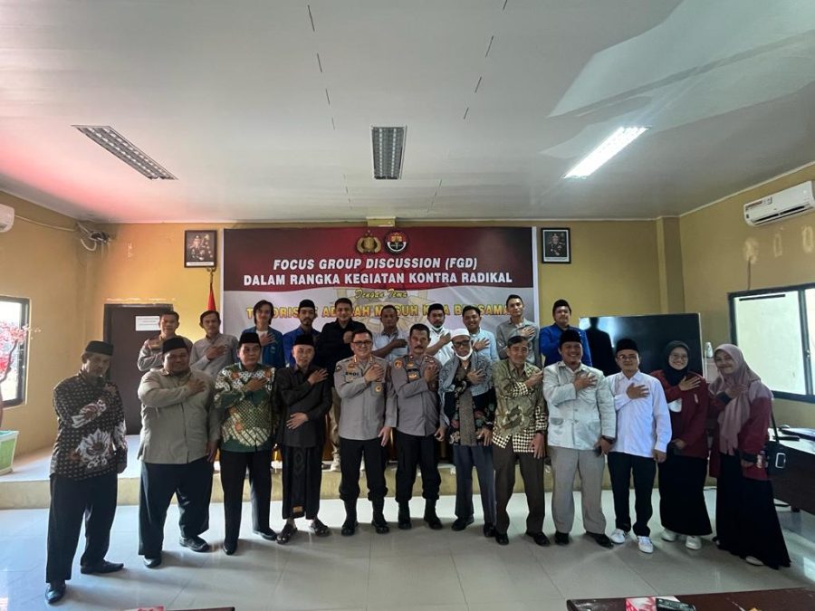 Kasatlantas Polres Tana Toraja Baksos Kepada Masyarakat Yang Terdampak Kenaikan BBM