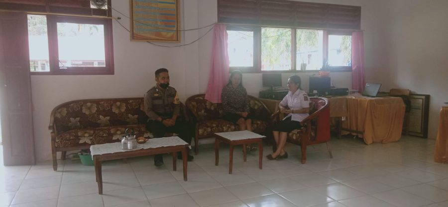 Kasatlantas Polres Tana Toraja Baksos Kepada Masyarakat Yang Terdampak Kenaikan BBM