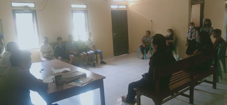 Kasatlantas Polres Tana Toraja Baksos Kepada Masyarakat Yang Terdampak Kenaikan BBM
