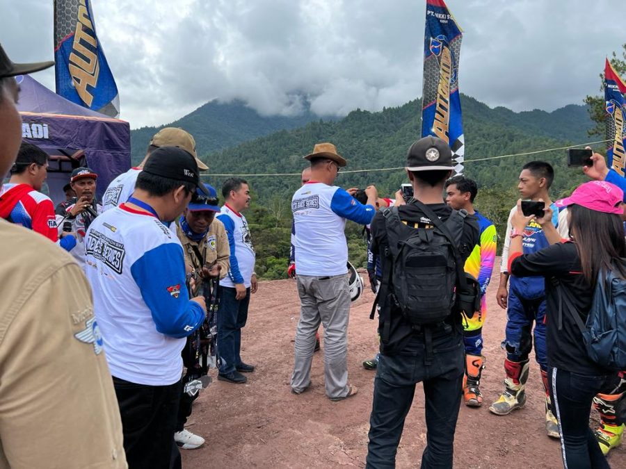 Bhabinkamtibmas Polsek Makale Pengamanan acara Penyelenggaraan Rambu Tuka’