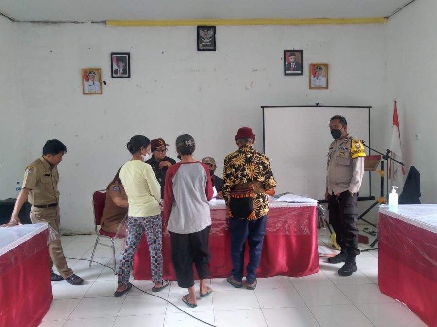 Polsek Saluputti Pengamanan Pos Penanganan Wabah PMK