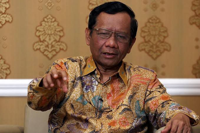 Bhabinkamtibmas Polsek Mengkendek Pengamanan Prosesi Adat Kedukaan