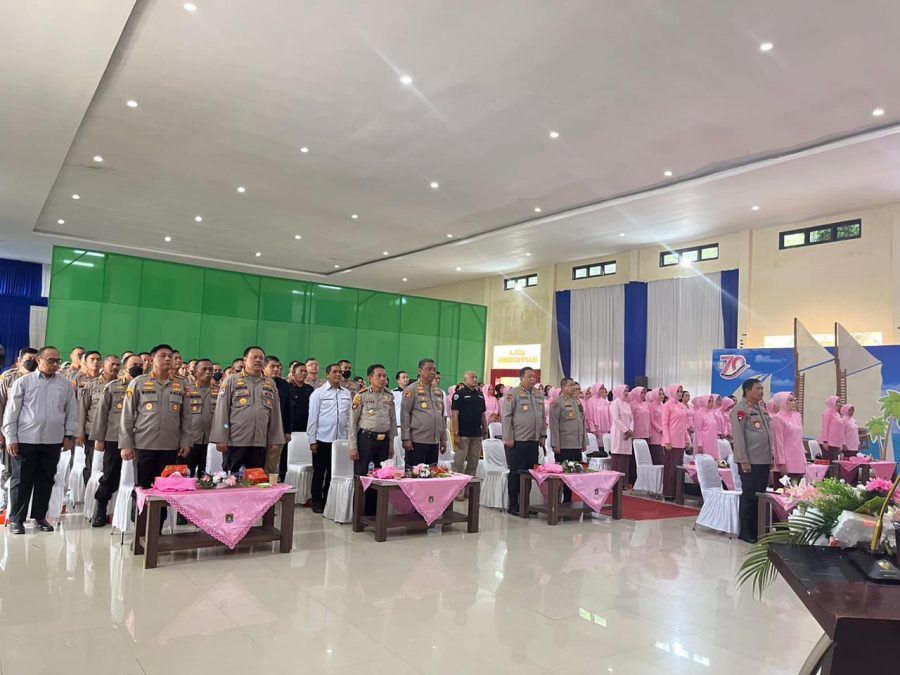 Kapolres Toraja Utara Bersama Ketua Bhayangkari Cabang Toraja Utara Ikuti Peringatan HKGB Ke-70 di Mapolda Sulsel