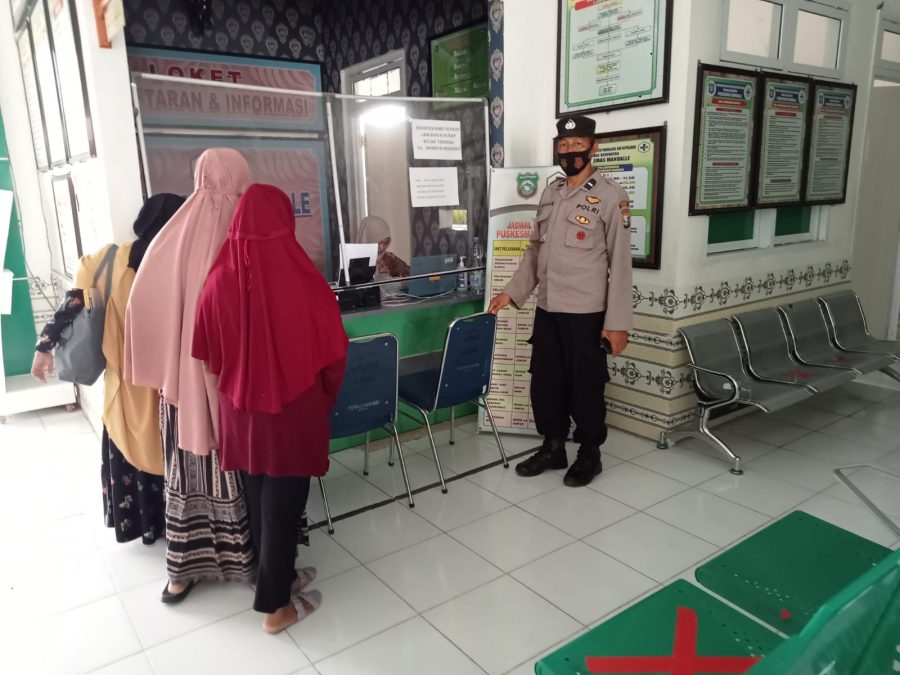 Polsek Mandalle Terus Dampingi Dan Pantau Pelaksanaan Vaksinasi Covid Bagi Warga