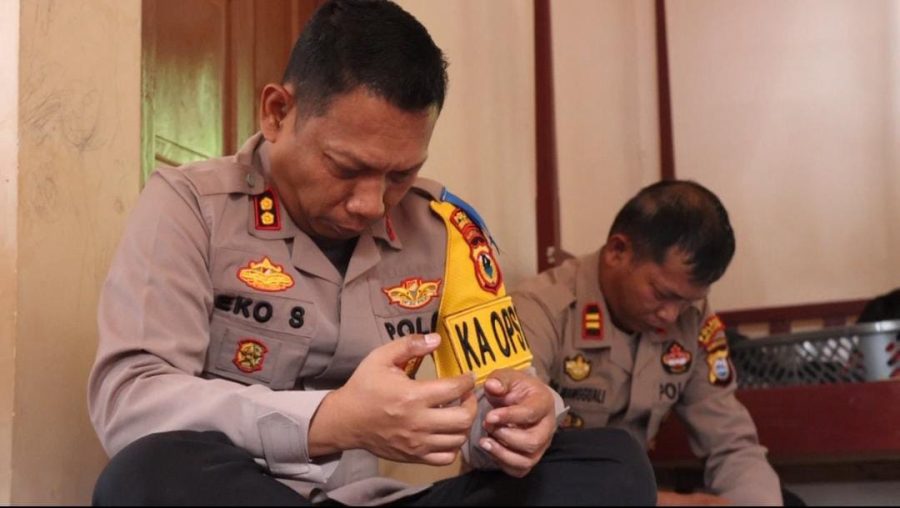 Anggotanya Meninggal, Kapolres Toraja Utara Melayat ke Rumah Duka