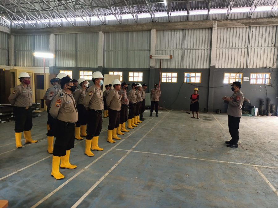 Apel Pagi Jam Pimpinan, Waka Polres Tana Toraja Kompol Yulius Losong Palayukan, SH teruskan amanat Kapolres Tana Toraja