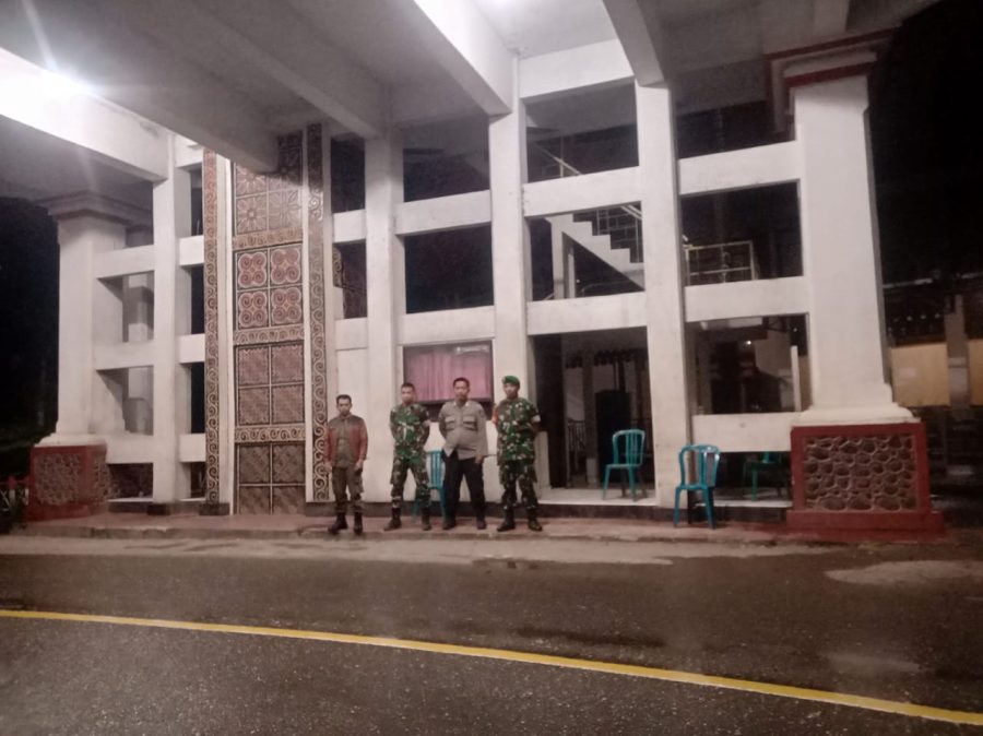 Polsek Saluputti Pengamanan Pos Penanganan Wabah PMK