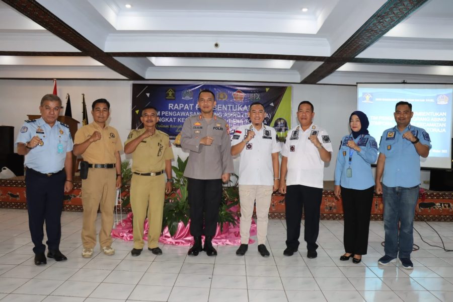 Polsek Saluputti Pengamanan Pos Penanganan Wabah PMK