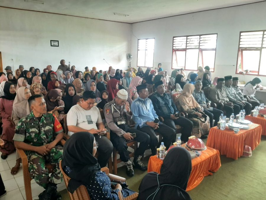 Personil Polsek Segeri Hadiri Peringatan Maulid Nabi Besar Muhammad SAW 1444 Hijriyah / 2022 Masehi Di SMP Neg. 4 Satap Kec. Segeri Kab. Pangkep