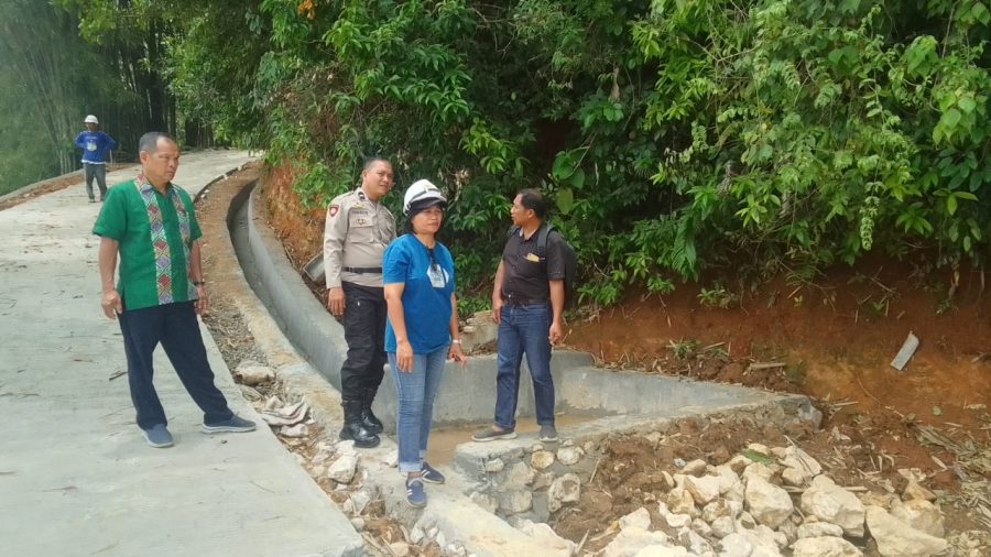 Polres Tana Toraja Dan TNI Gabungan Melakukan TMMD Pengerjaan Rabat Beton