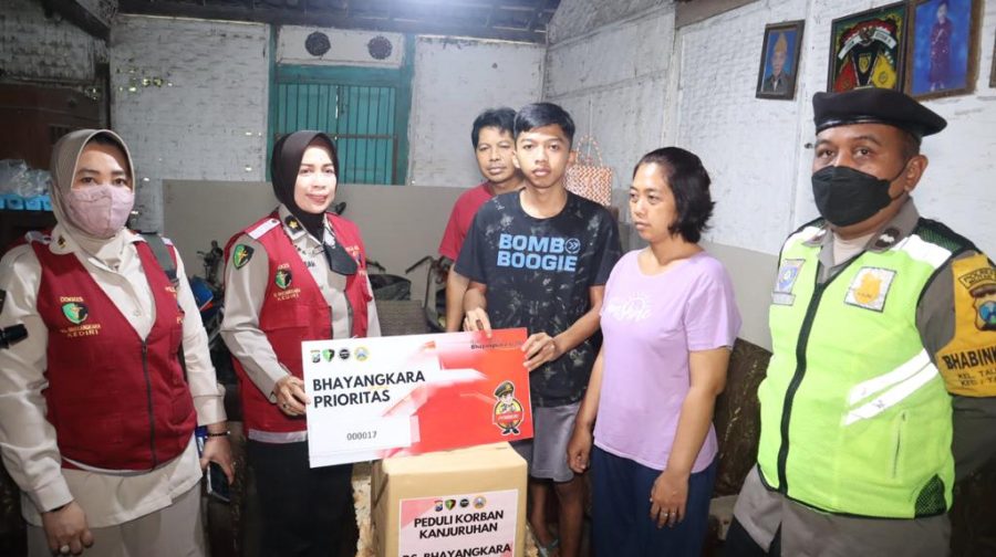 Jaminkan Keselamatan Pelajar, Personil Polres Tana Toraja Berikan Pelayanan Pagi