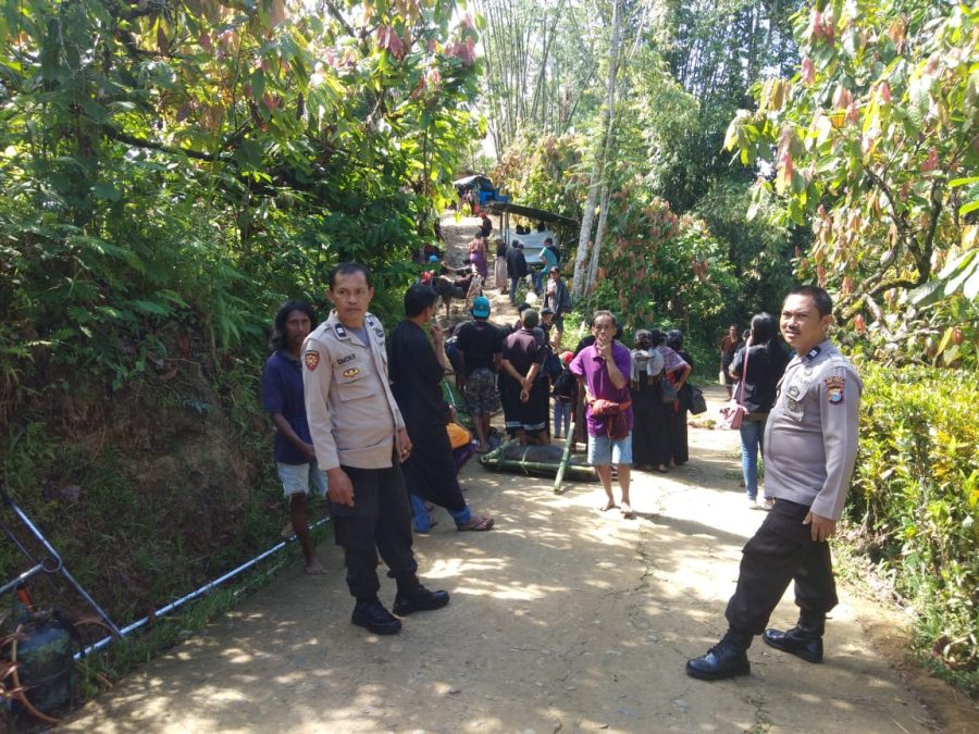 Jaminkan Keselamatan Pelajar, Personil Polres Tana Toraja Berikan Pelayanan Pagi