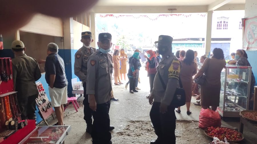 Bhabinkamtibmas melakukan PMK warga binaan yang mendaftar Rekpro Polri 2022