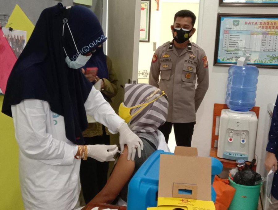 SPKT Polsek Mandalle Pantau Pelayanan Vaksin Covid-19 Di Puskesmas