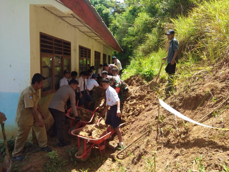 Peningkatan Pelayanan Kepada Masyarakat Penertiban Lapak Penjualan Di Pasar Sentral Makale