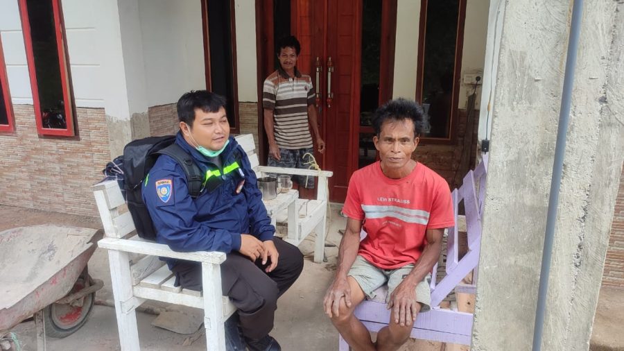 Bhabinkamtibmas Polsek Makale melakukan pendampingan Regsosek di wilayah binaan