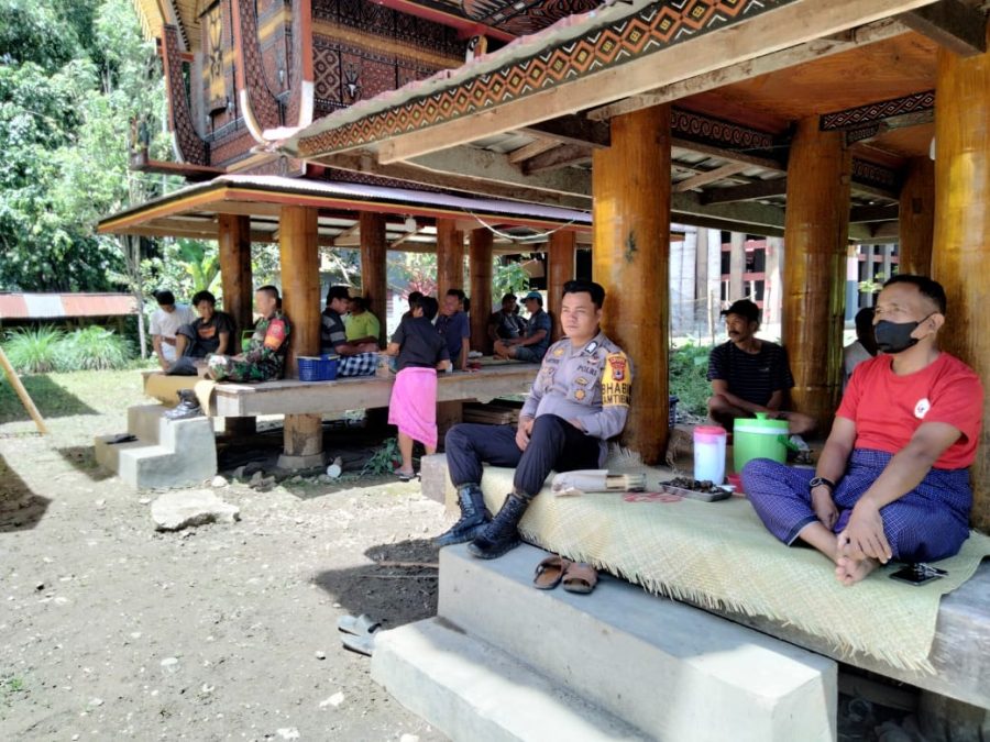 Bhabinkamtibmas Polsek Makale melakukan pendampingan Regsosek di wilayah binaan