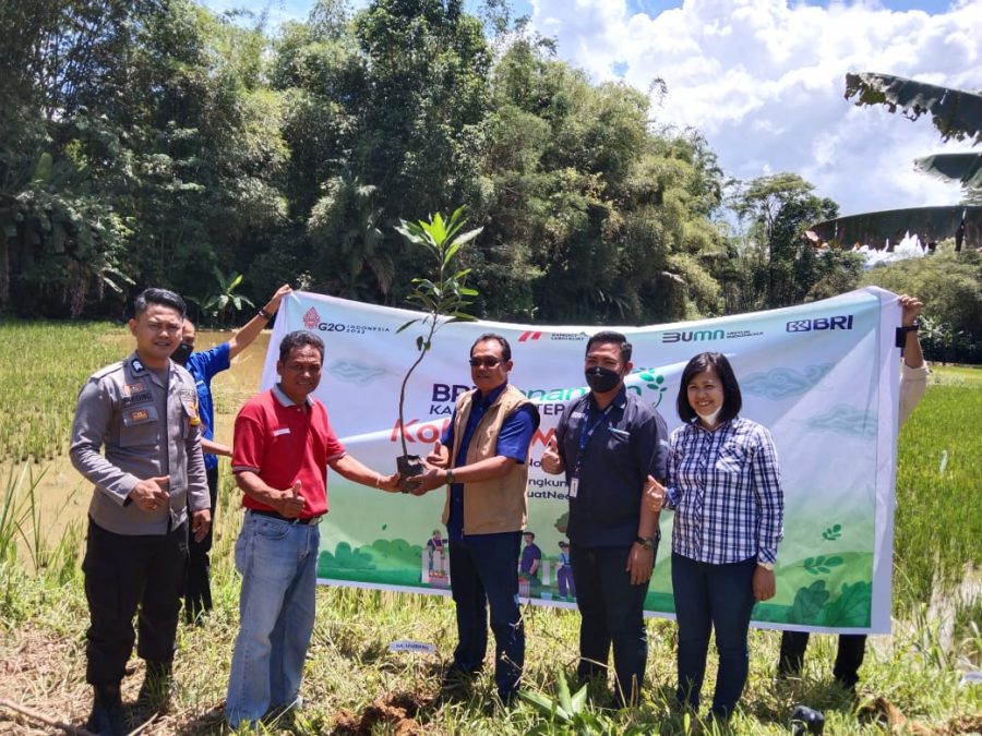 Bhabinkamtibmas Polsek Makale melakukan pendampingan Regsosek di wilayah binaan