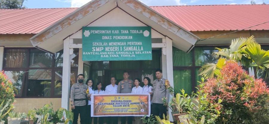 Bhabinkamtibmas Polsek Makale melakukan pendampingan Regsosek di wilayah binaan