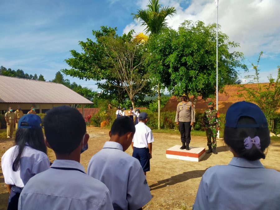 Jadi Pembina Upacara di Sekolah, Ini yang Disampaikan Kapolsek Sangalla