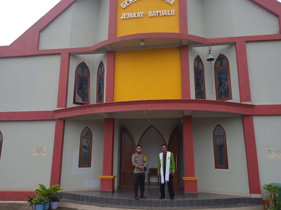 Bhabinkamtibmas Polsek Sangalla Laksanakan Patroli di Gereja Toraja Tokesan