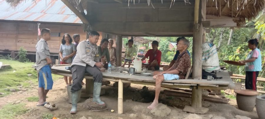 Sinergitas Bhabinkamtibmas bersama Babinsa dan Kepala Lembang (tiga pilar)