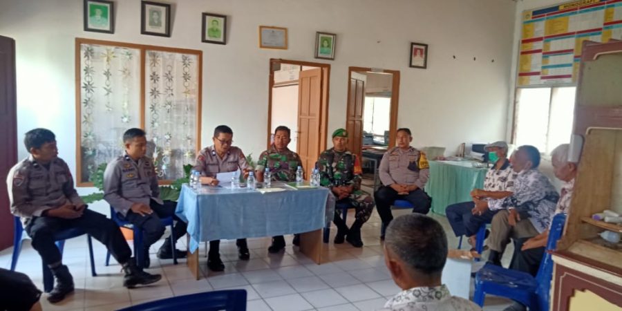 Sinergitas Bhabinkamtibmas bersama Babinsa dan Kepala Lembang (tiga pilar)