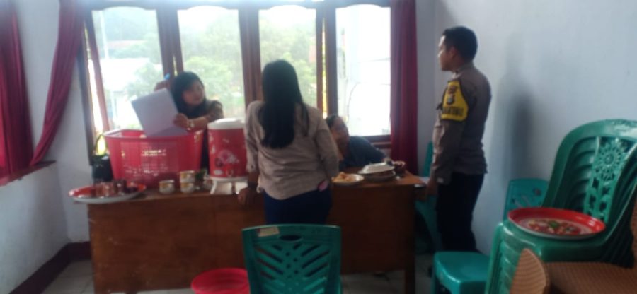 Bhabinkamtibmas Polsek Mengkendek patroli dan koordinasi di wilayah binaan