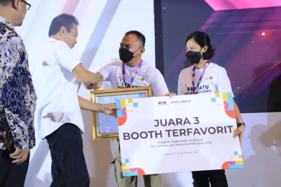 Bhabinkamtibmas Sambangi Pendatang dengan Tujuan Penambahan Jaringan Listrik