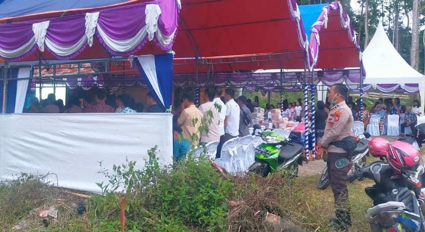 Bhabinkamtibmas Perayaan Ibadah Natal KELUARGA BESAR KARINA GROUP bersama GBI SOLA GRACIA