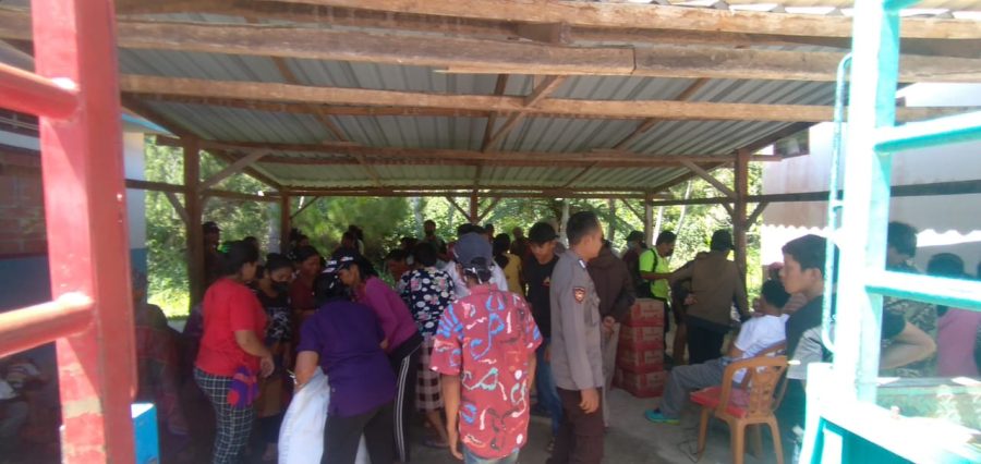 Bhabinkamtibmas Perayaan Ibadah Natal KELUARGA BESAR KARINA GROUP bersama GBI SOLA GRACIA