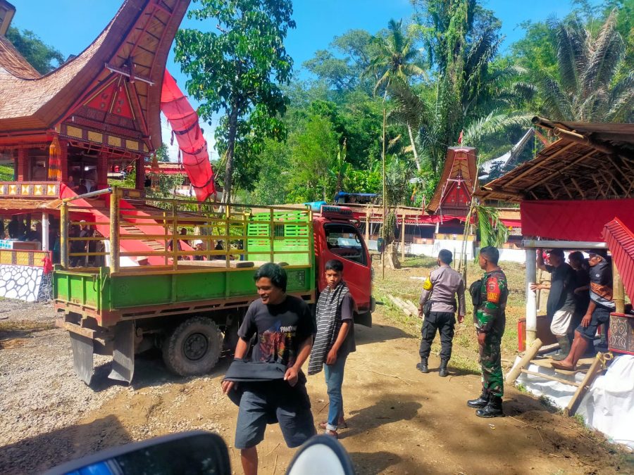 Bhabinkamtibmas Perayaan Ibadah Natal KELUARGA BESAR KARINA GROUP bersama GBI SOLA GRACIA
