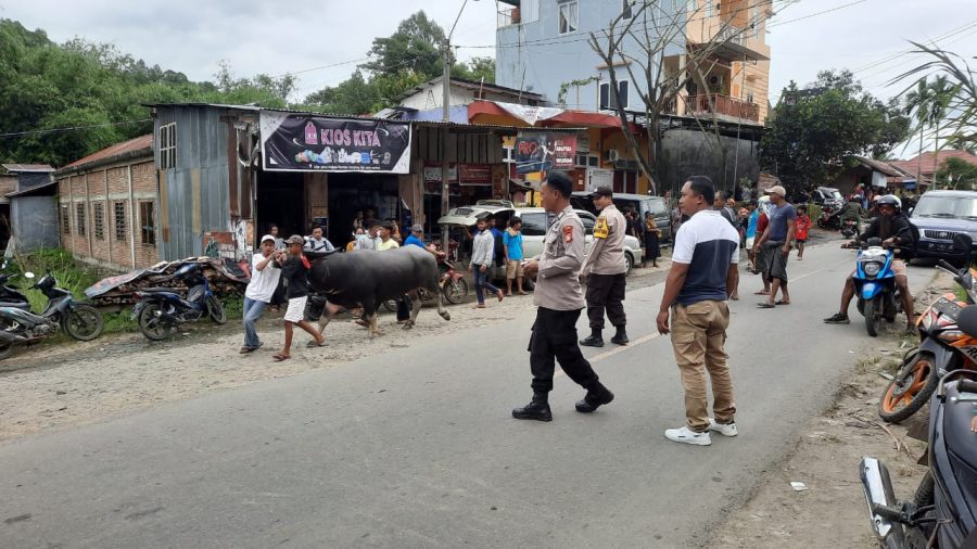 Beri Rasa Aman, Bhabinkamtibmas Pantau Pelaksanaan Ibadah Natal Jemaat Gereja Pantekosta Tabernakel