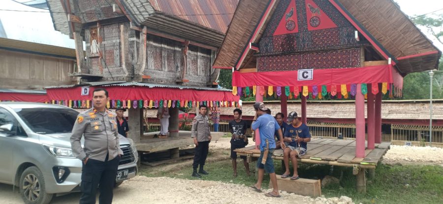 Beri Rasa Aman, Bhabinkamtibmas Pantau Pelaksanaan Ibadah Natal Jemaat Gereja Pantekosta Tabernakel