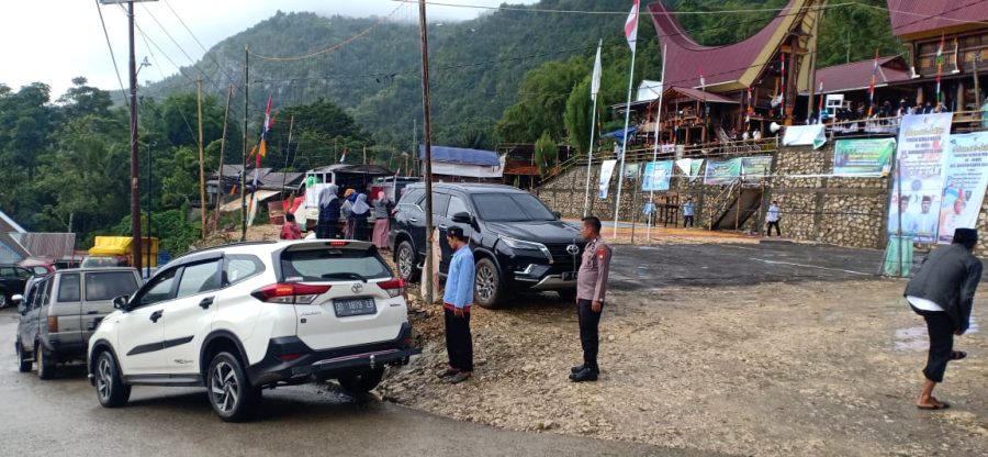 Bhabinkamtibmas Kawal Ibadah Perayaan Natal Jemaat di Gereja Toraja Moria Matana