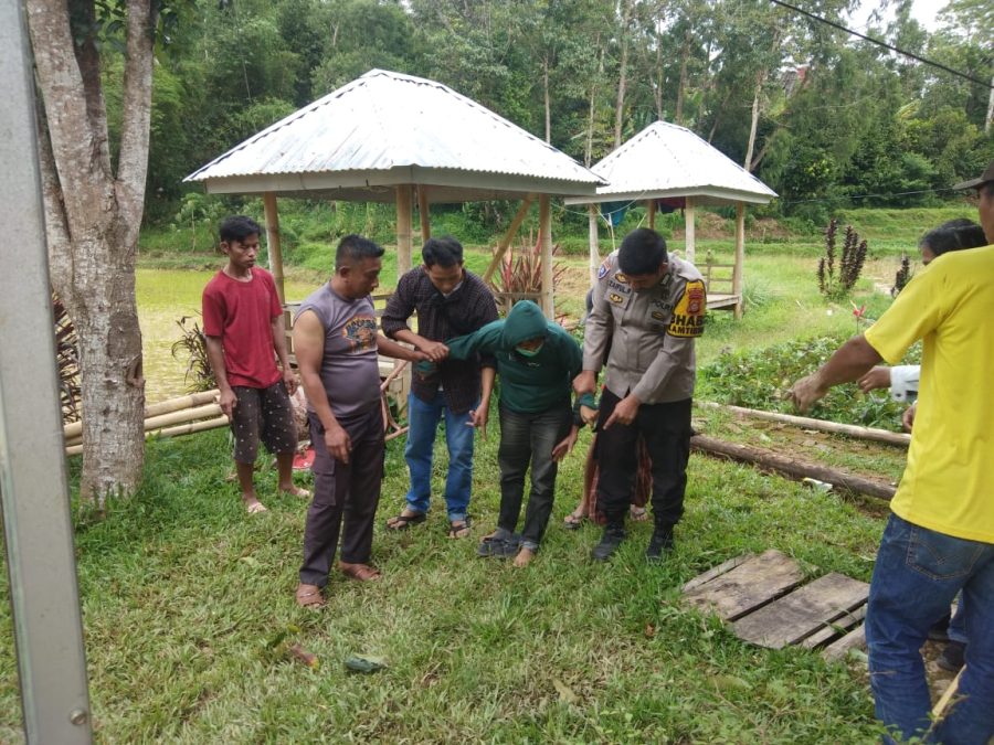 Personil Polsek Mengkendek PAM ibadah malam Natal Gereja Paroki Minanga