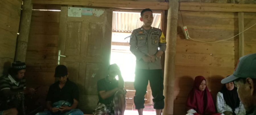 Personil Polsek Mengkendek PAM ibadah malam Natal Gereja Paroki Minanga