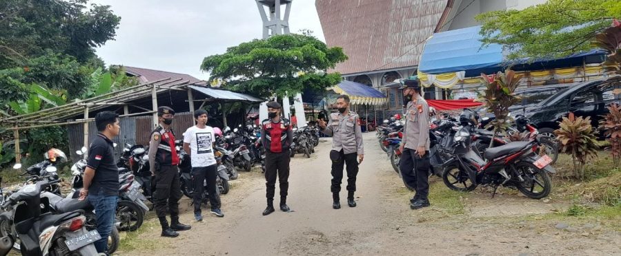 Bhabinkamtibmas Hadir Memberikan Rasa Aman Perayaan Natal PKK Lembang Leatung Matallo