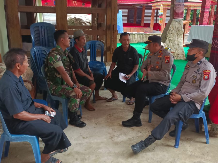 Bhabinkamtibmas Hadir Memberikan Rasa Aman Perayaan Natal PKK Lembang Leatung Matallo