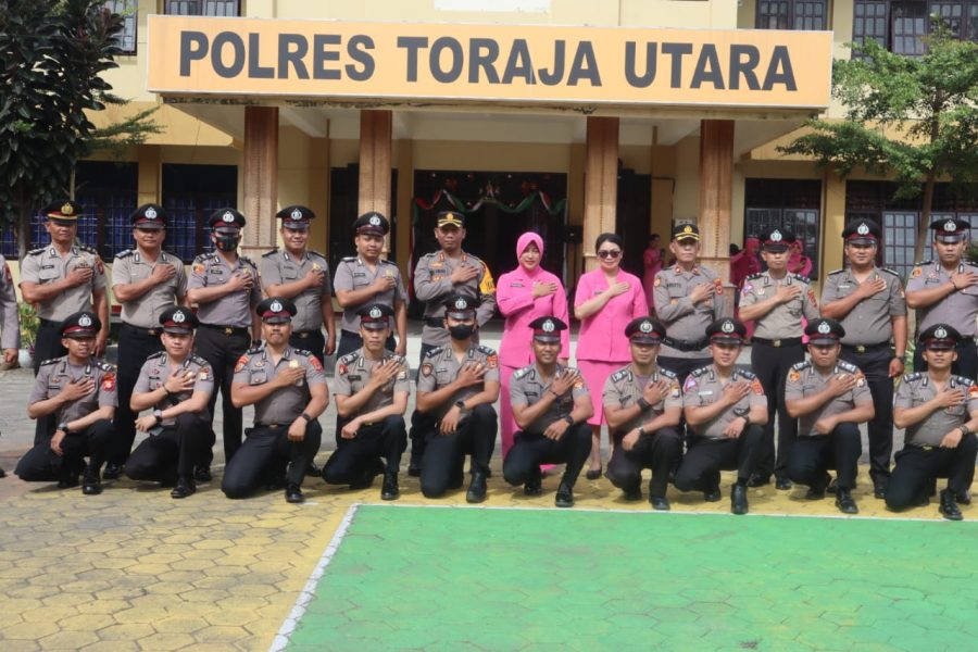 Polres Toraja Utara Gelar Upacara Korps Raport Kenaikan Pangkat 20 Personel Di Awal Tahun 2023